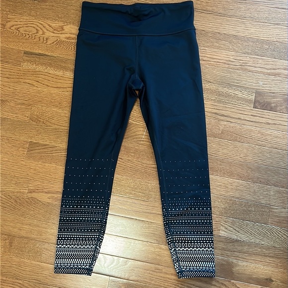 Gap Fit Women’s Black Leggings With White Patterns Size Medium - Picture 3 of 5